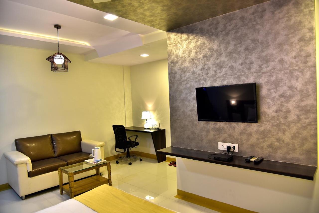 Hotel Fabexpress Time Square à Thane Extérieur photo