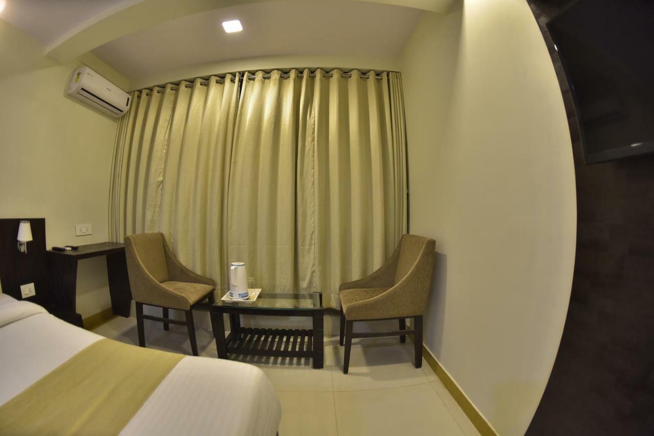Hotel Fabexpress Time Square à Thane Extérieur photo